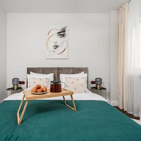 Lumina I Premium 3br With Balcony I View Apartment